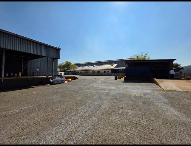 5,800M² WAREHOUSE TO LET IN WADEVILLE